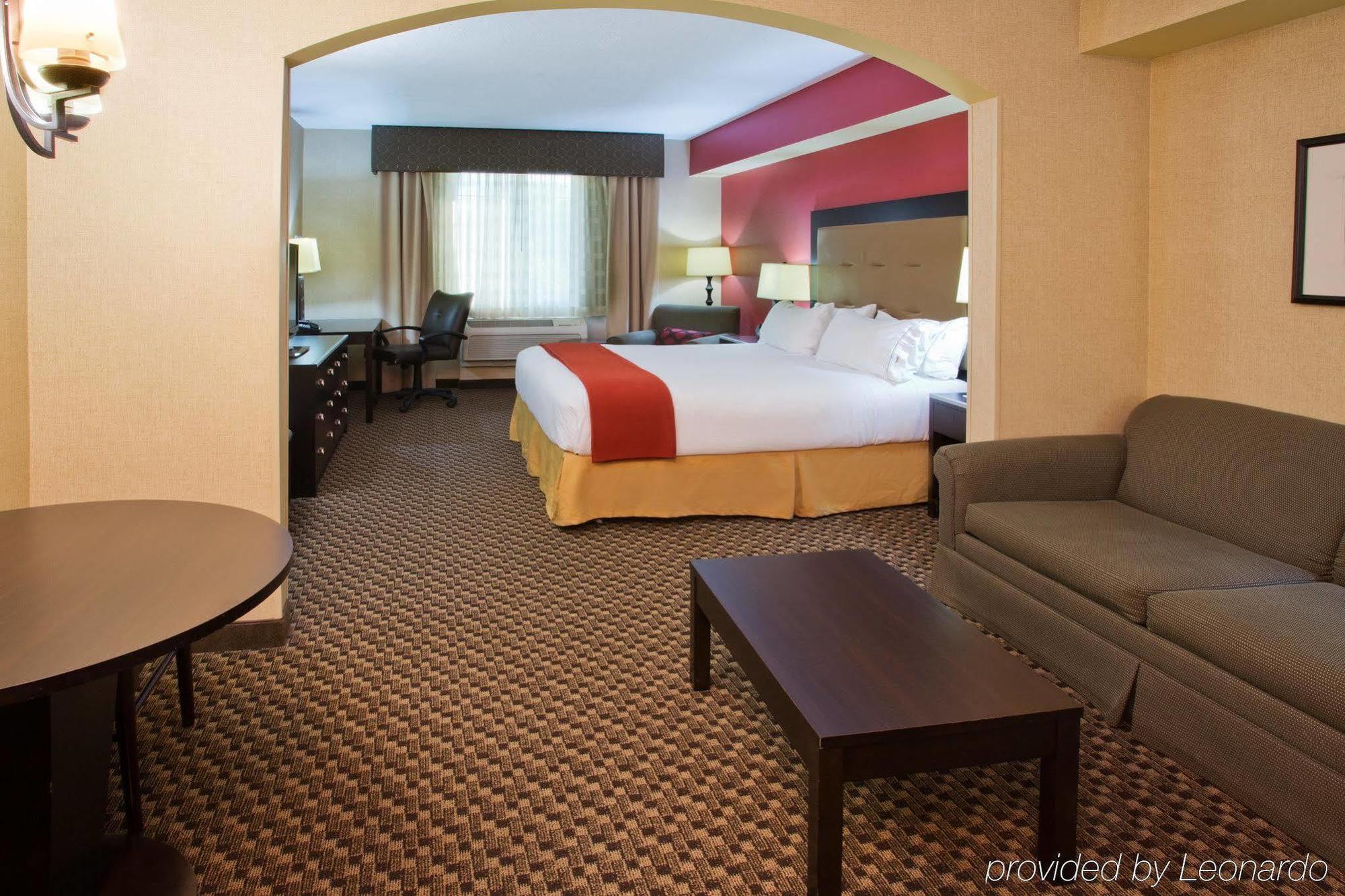 Holiday Express & Downtown - University By Ihg Hotel 2*
